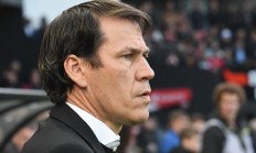 B体育-甘冈足球俱乐部保级压力不小，需全力以赴